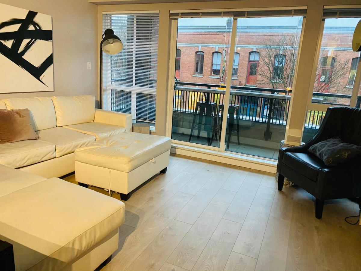 Downtown Heritage Condo With Parking Victoria Extérieur photo