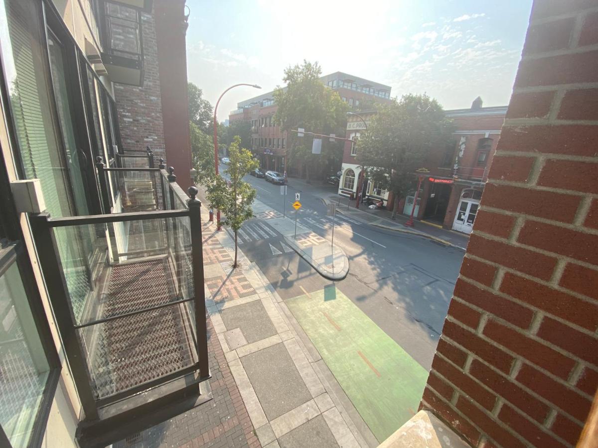 Downtown Heritage Condo With Parking Victoria Extérieur photo