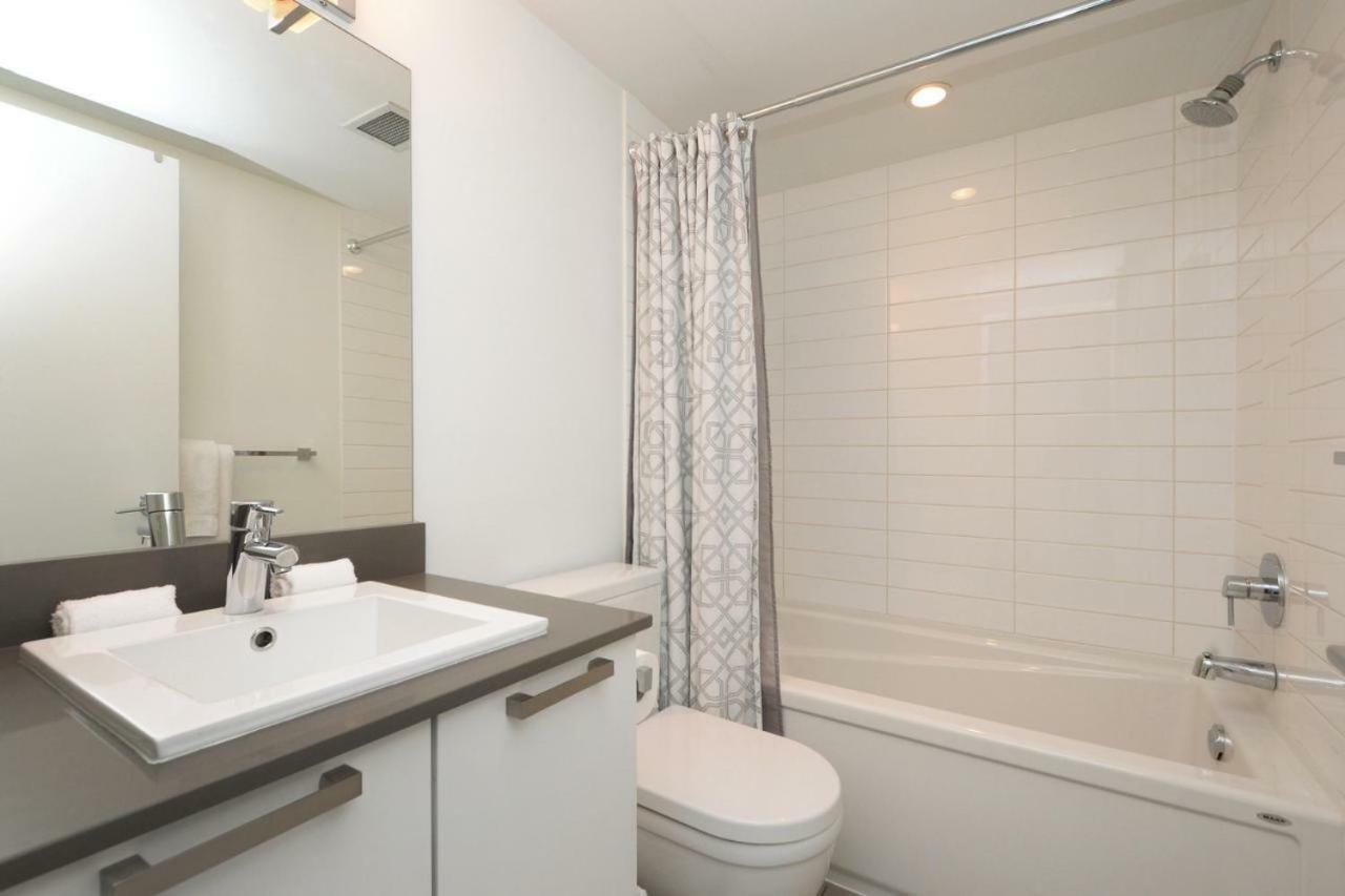 Downtown Heritage Condo With Parking Victoria Extérieur photo